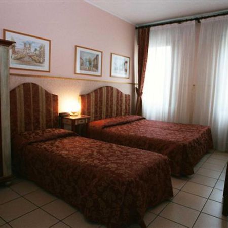 Hotel Ariston Местре Экстерьер фото