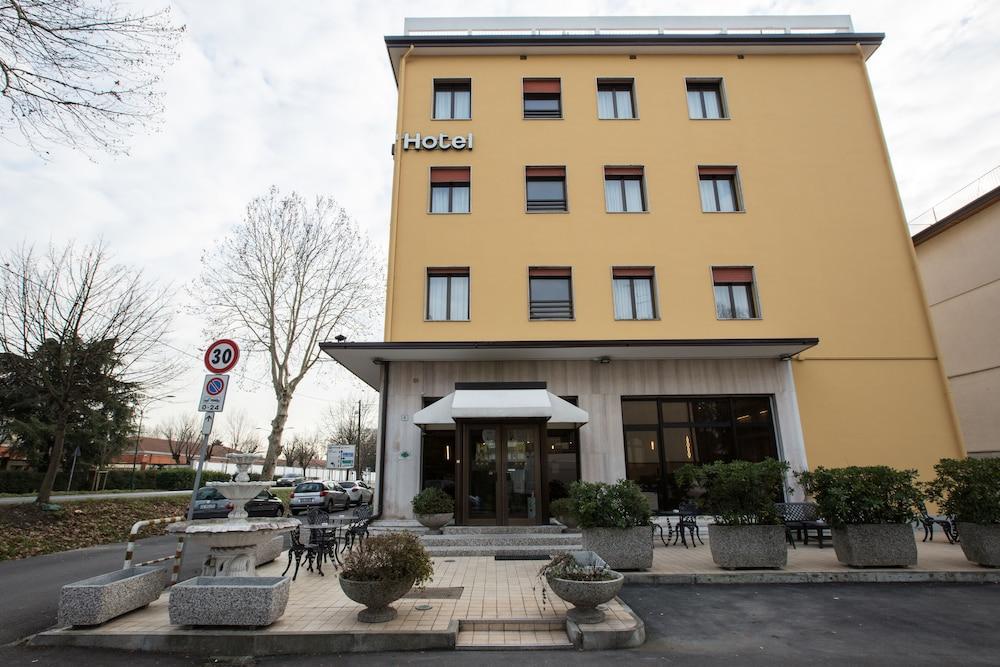 Hotel Ariston Местре Экстерьер фото