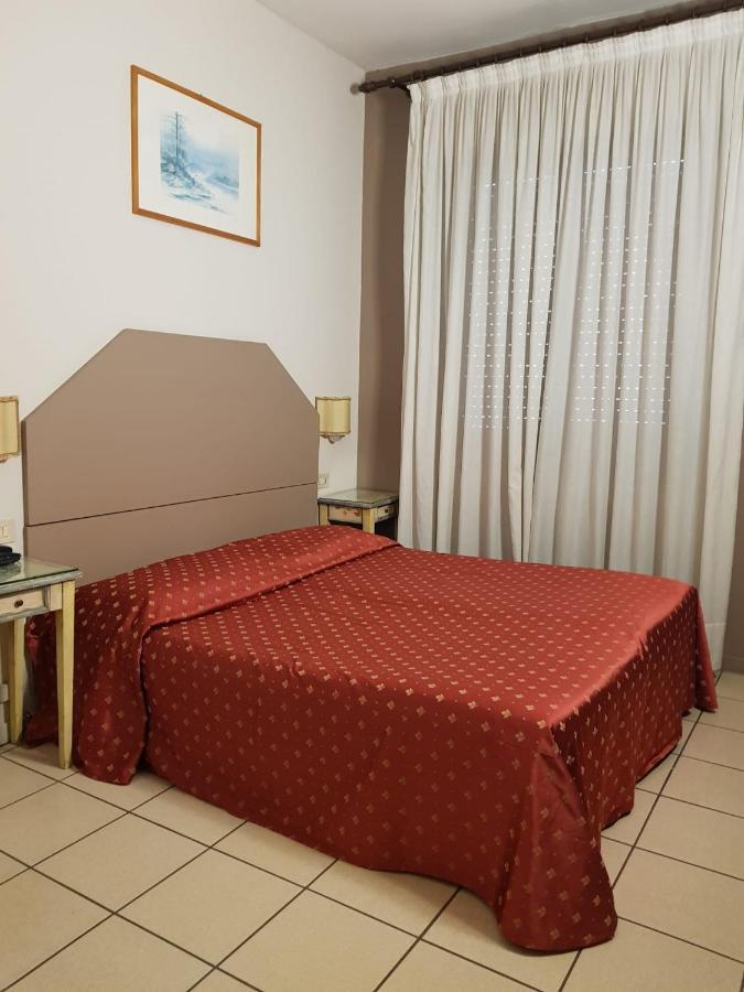 Hotel Ariston Местре Экстерьер фото