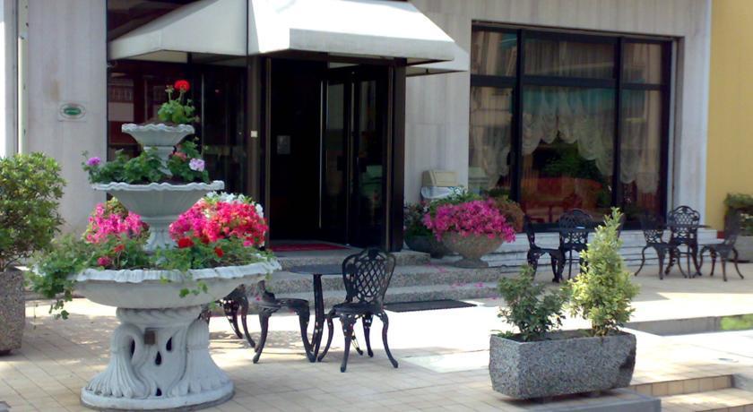 Hotel Ariston Местре Экстерьер фото