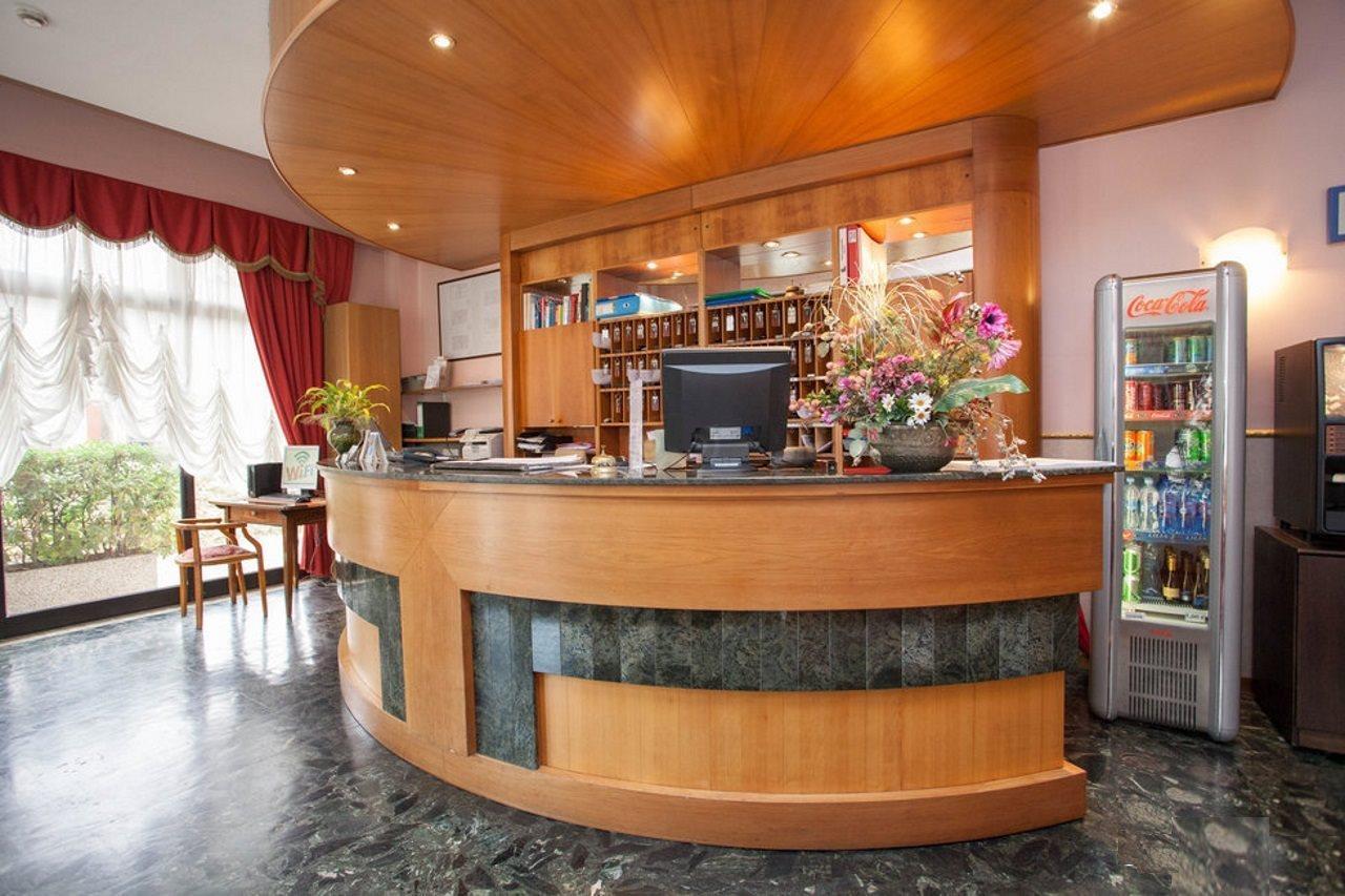 Hotel Ariston Местре Экстерьер фото