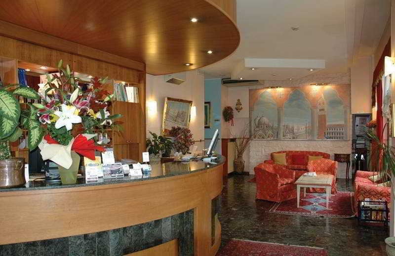 Hotel Ariston Местре Экстерьер фото