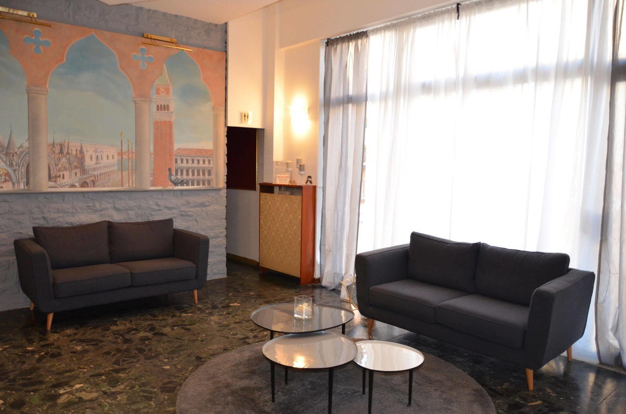 Hotel Ariston Местре Экстерьер фото