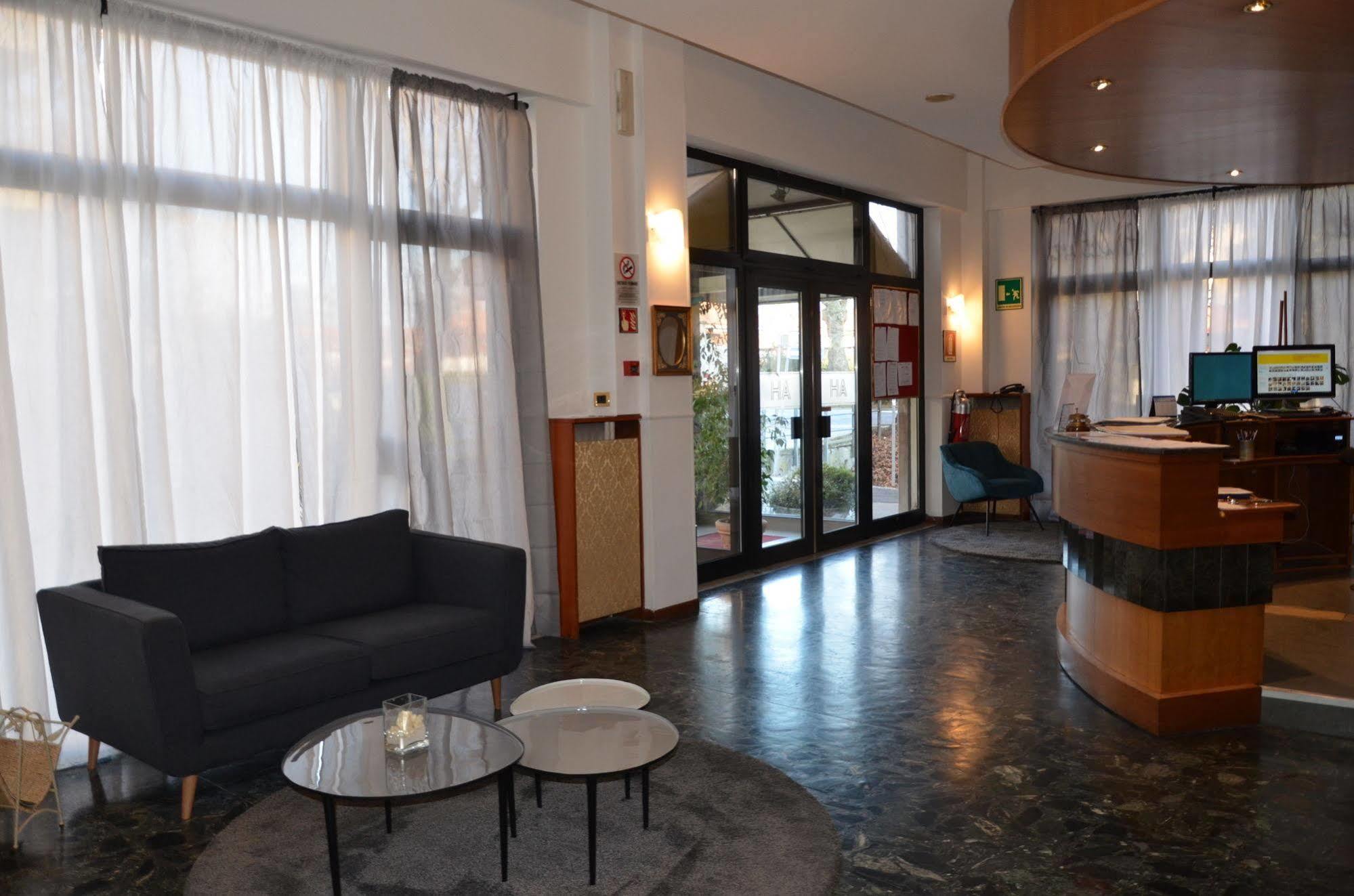 Hotel Ariston Местре Экстерьер фото