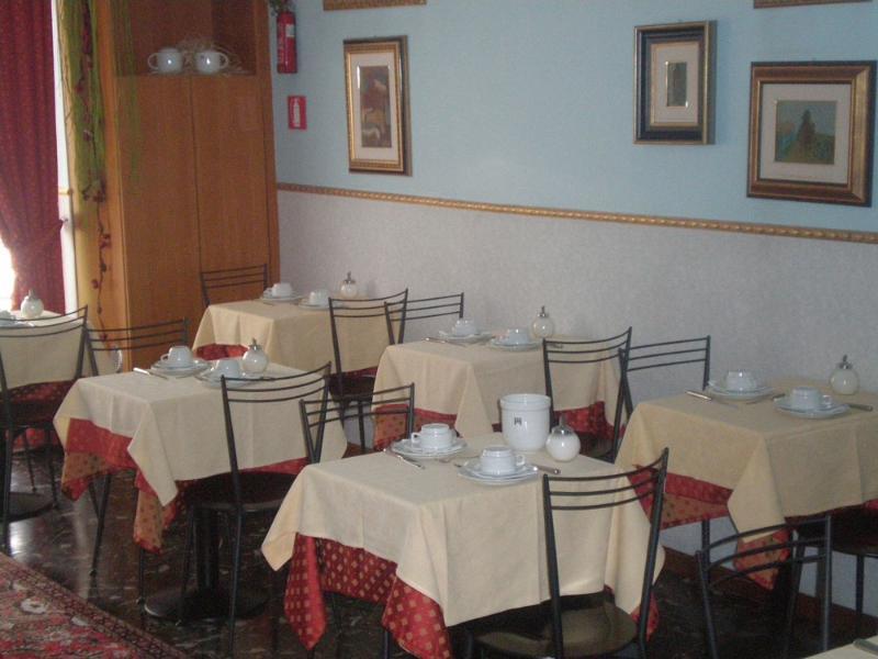 Hotel Ariston Местре Экстерьер фото